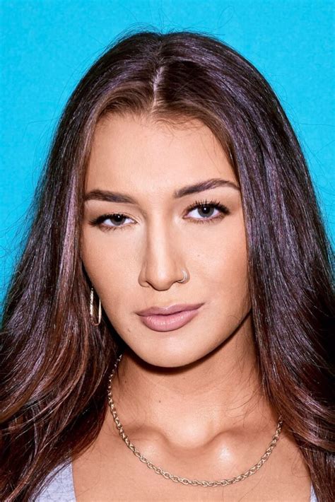 Bella Rolland Biography .
